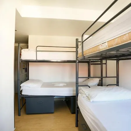 Hans Brinker Hostel *