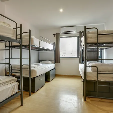 Hans Brinker Hostel *