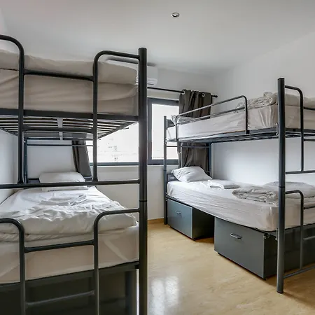 Hans Brinker Hostel *