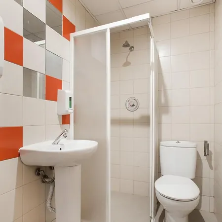 Hans Brinker Hostel *